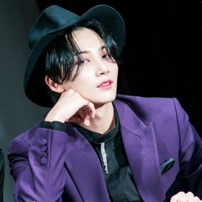 Momen yang diabadikan oleh penggemar Jeonghan (SEVENTEEN)