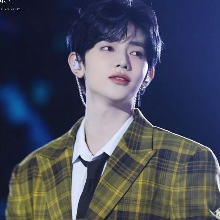 Behind-the-scenes cut of Zhang Hao (ZEROBASEONE)