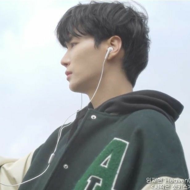 A moment captured by Kim Jonghyeon's fan