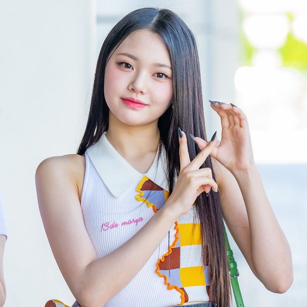 Recent activity shot of Park Boeun (CLASS:y)
