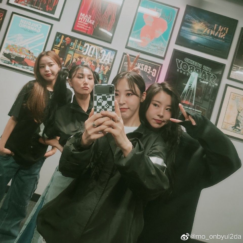 A moment captured by MAMAMOO's fan