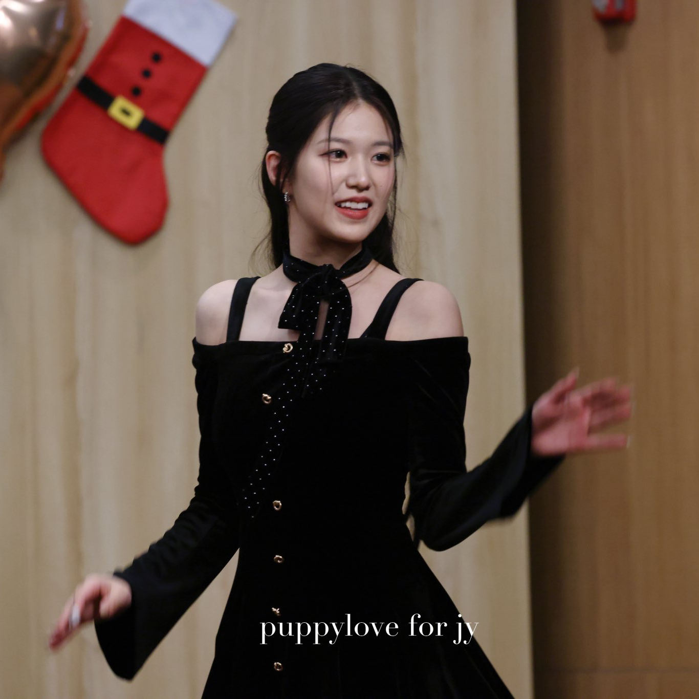 Behind-the-scenes cut of Yoon Jiyoon (izna)