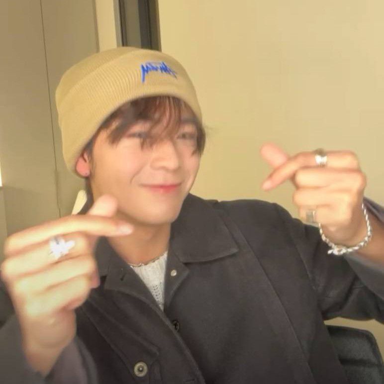 Behind-the-scenes cut of Xue Jun (SEVEN TO EIGHT)
