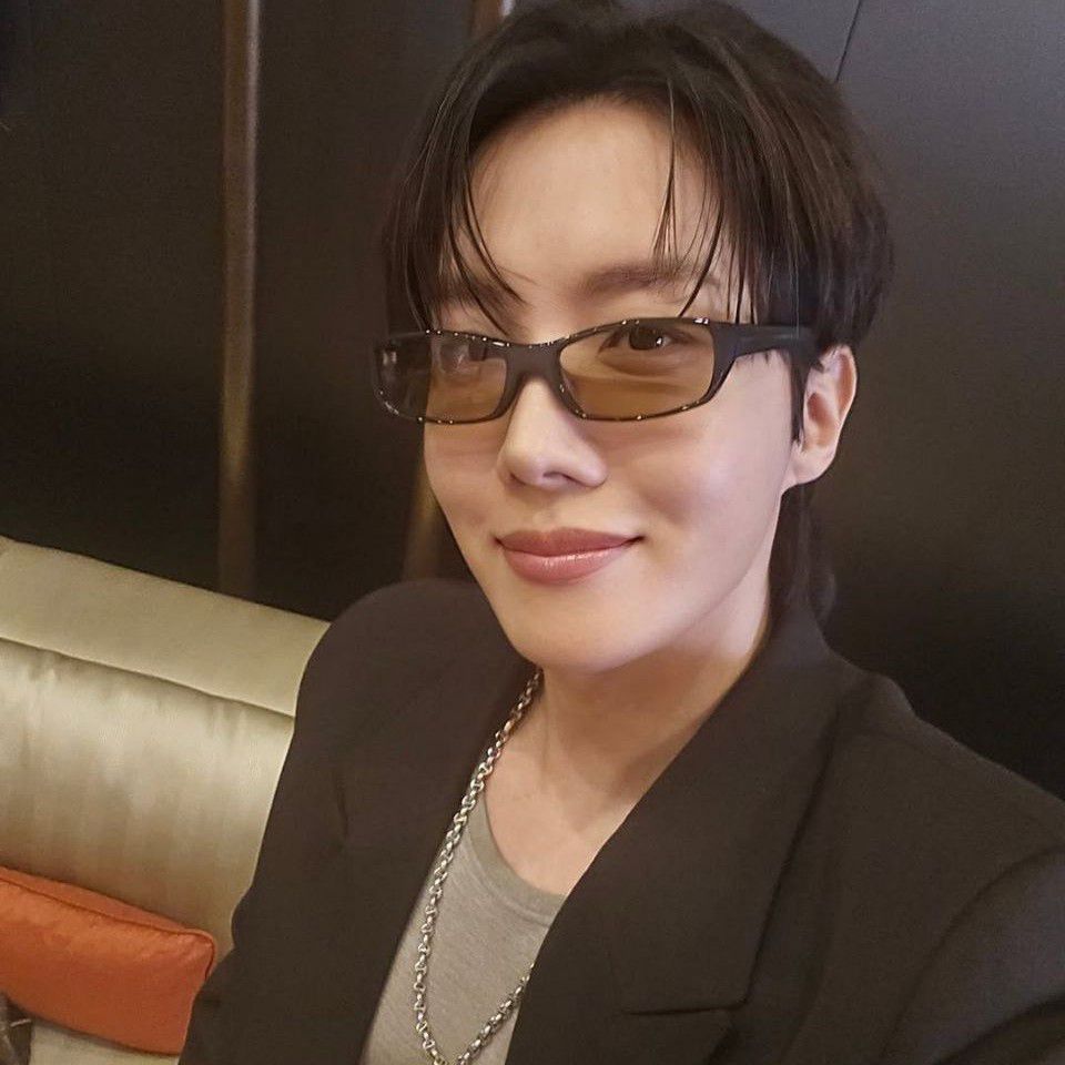 제이홉 (방탄소년단)의 최신 사진