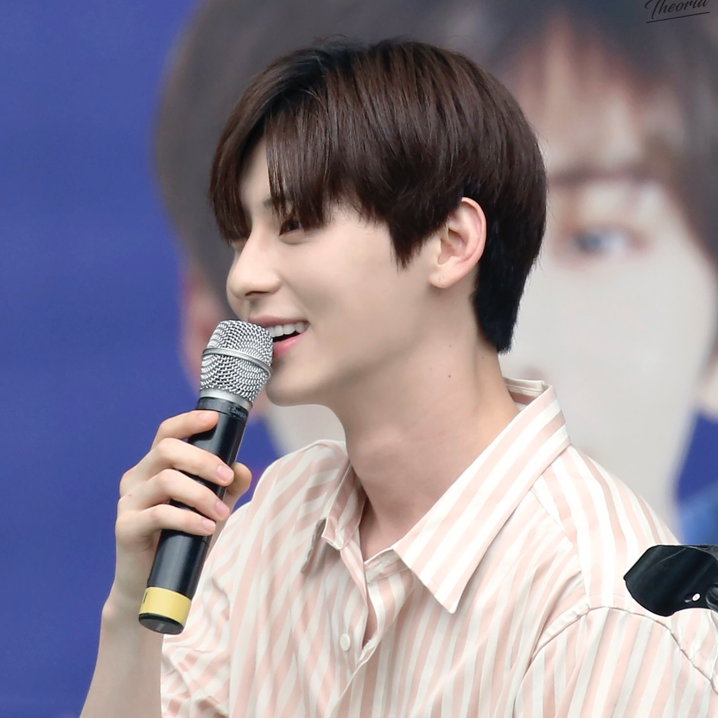 A moment captured by Hwang Minhyun's fan