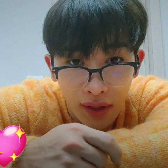 A moment captured by Wonho's fan