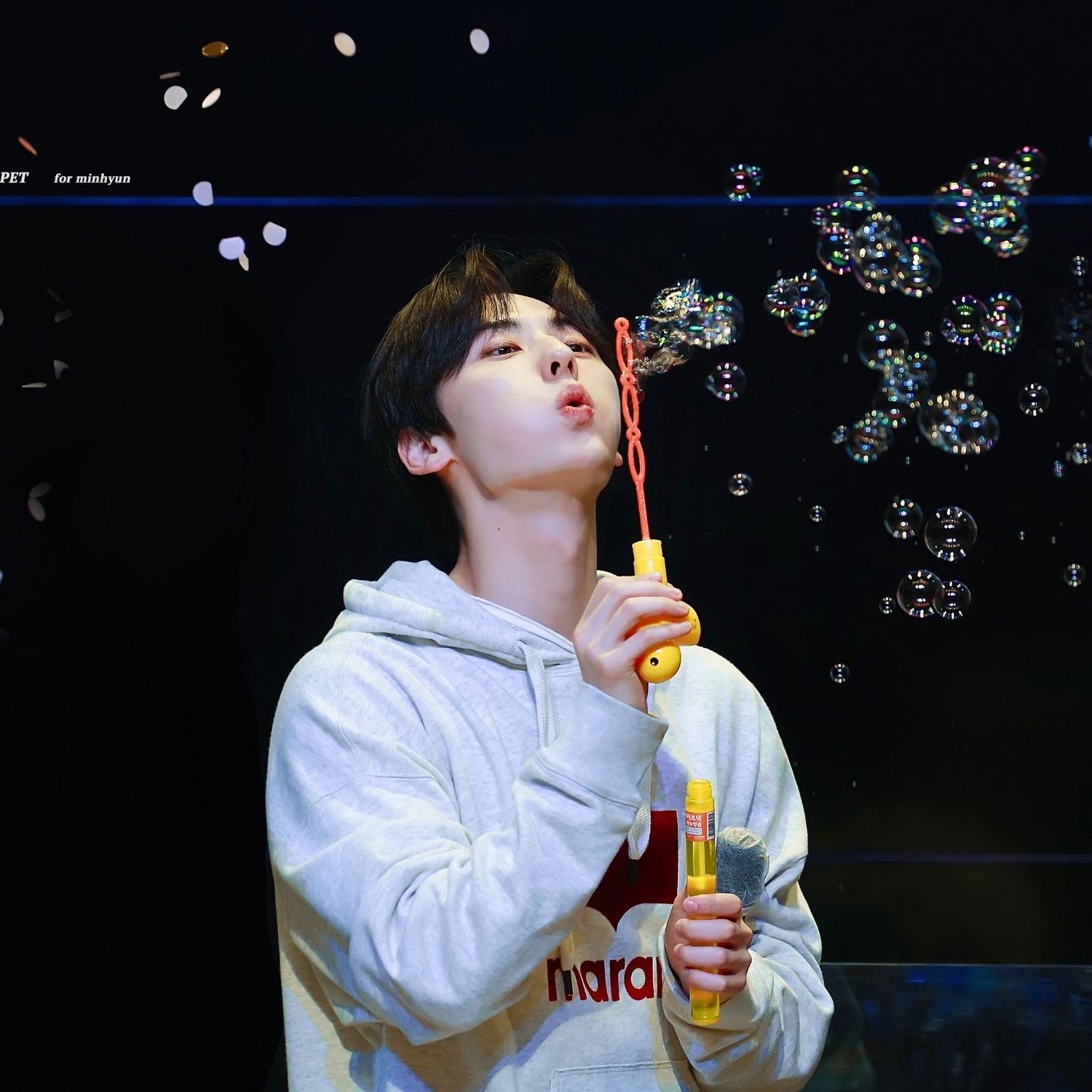 황민현의 비하인드 컷
