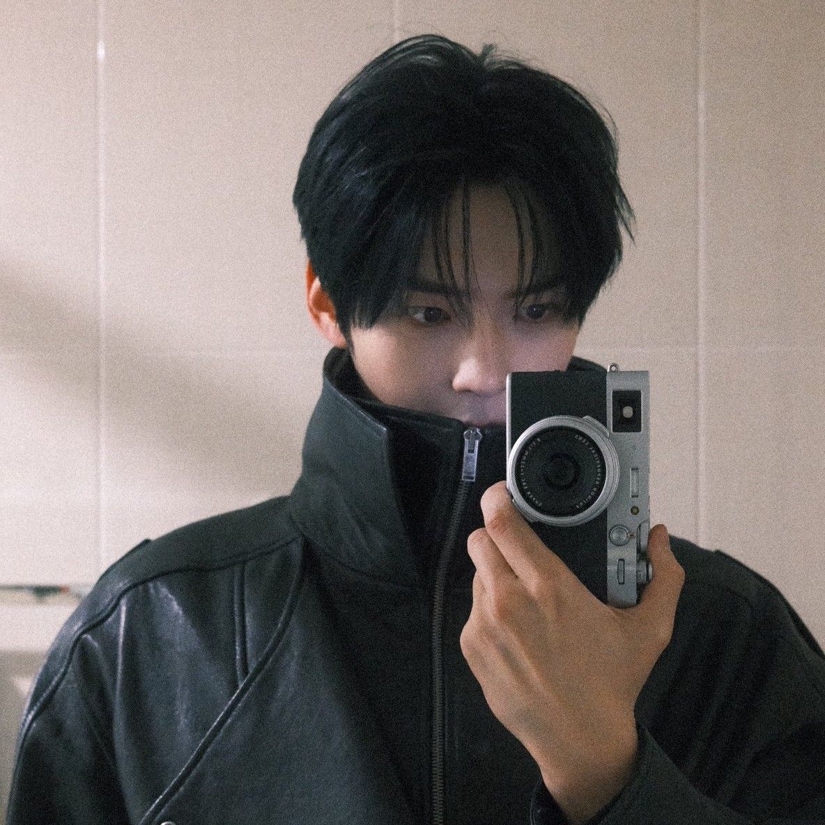 Recent activity shot of Sung Hanbin (ZEROBASEONE)