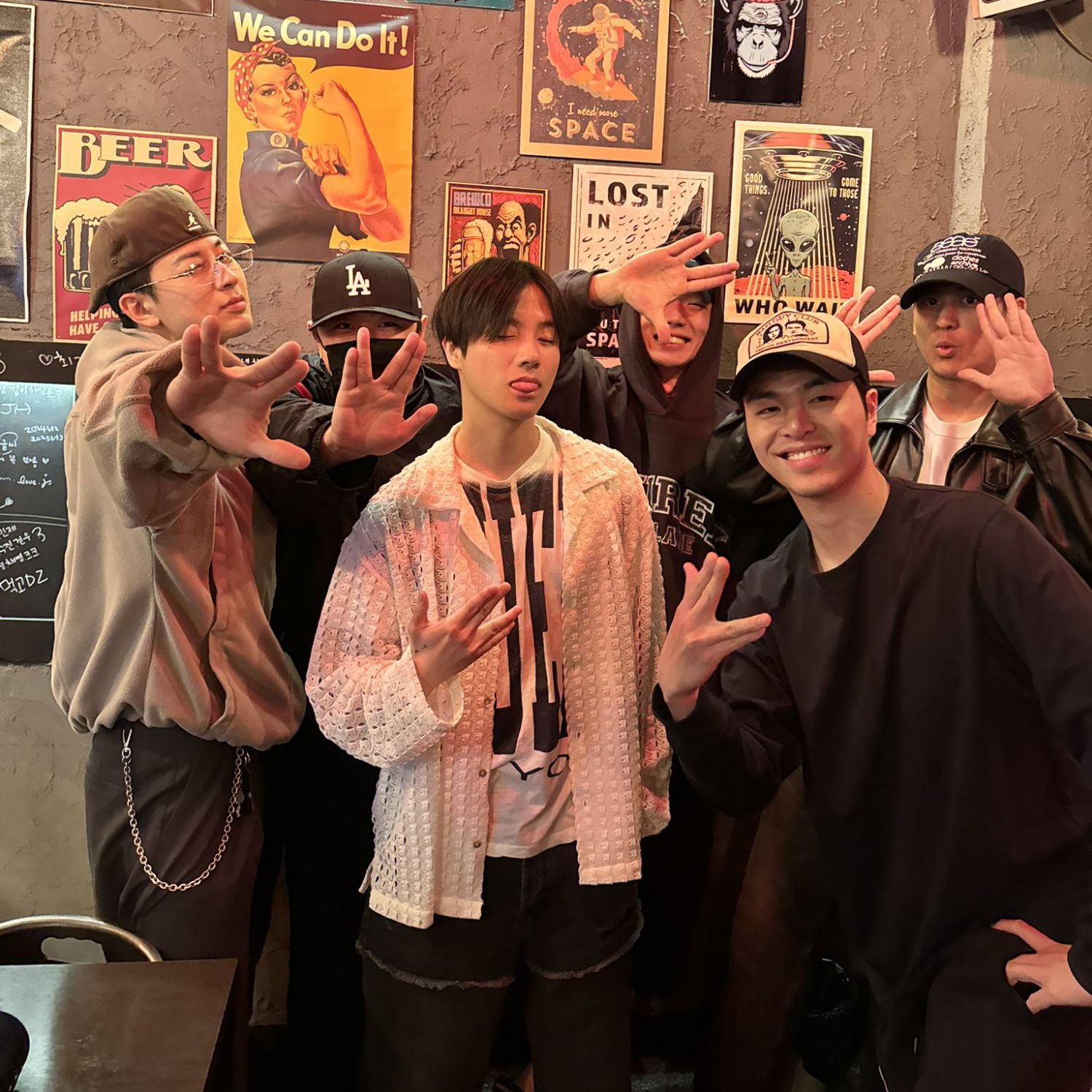 Latest photo of iKON