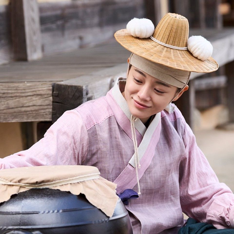 Behind-the-scenes cut of Sejeong