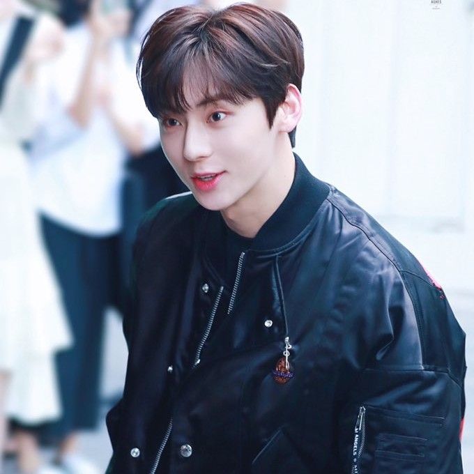 Behind-the-scenes cut of Hwang Minhyun