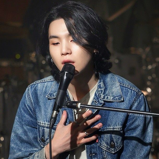 Foto terbaru SUGA (BTS)