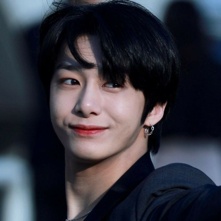 Behind-the-scenes cut of Hyungwon (MONSTA X)