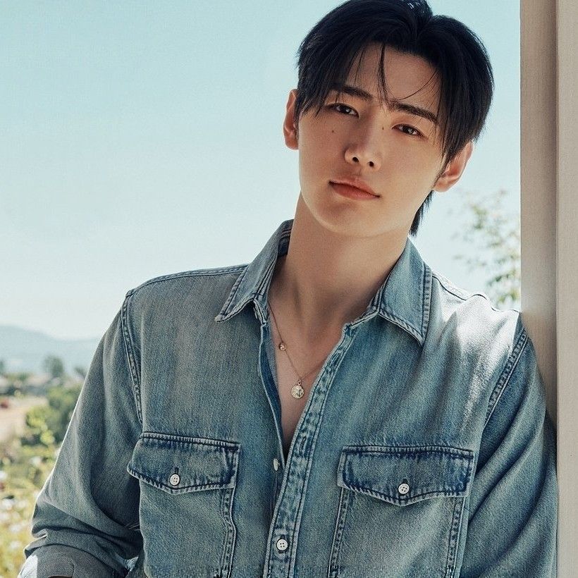 Foto aktivitas terbaru Sunghoon (ENHYPEN)