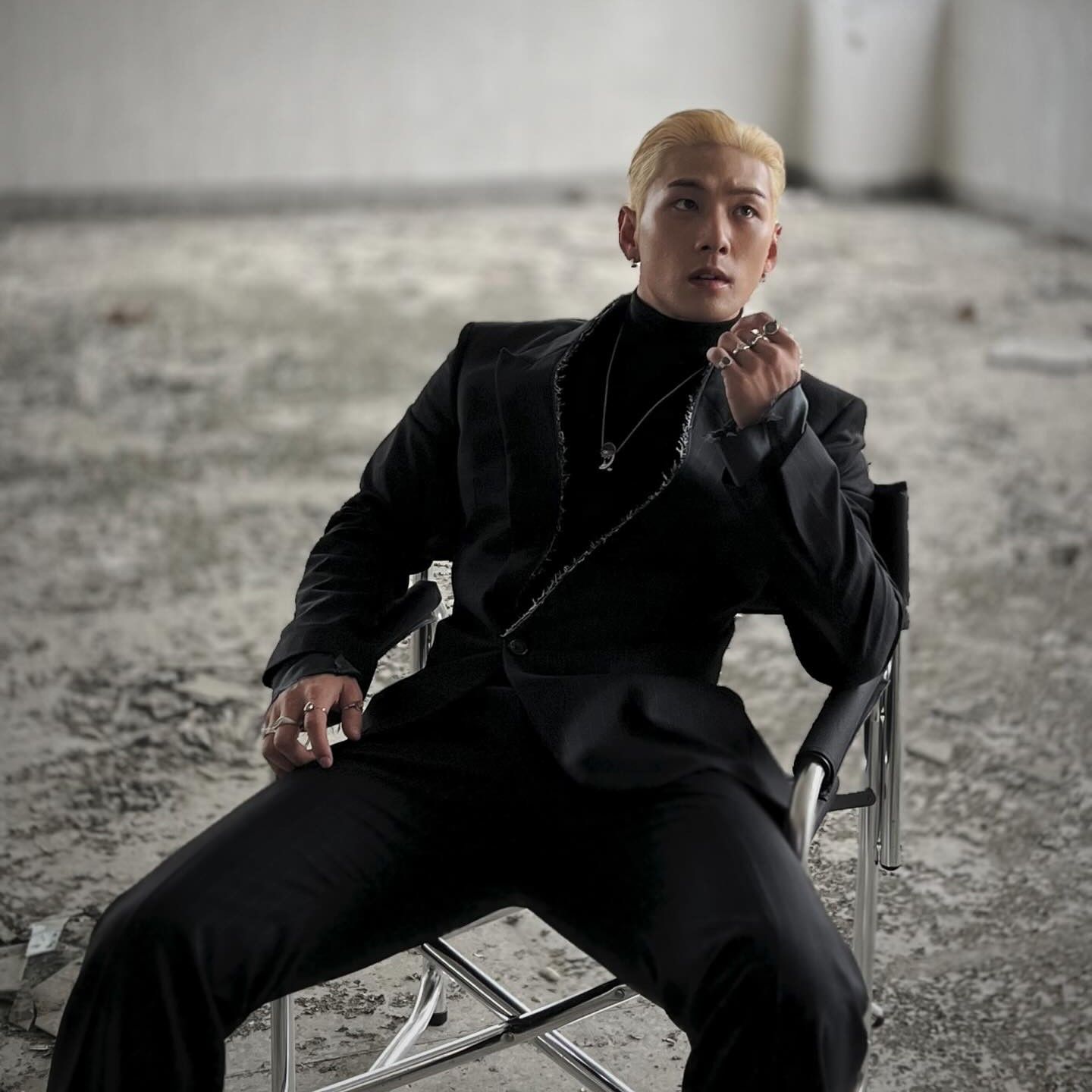 Behind-the-scenes cut of Baekho