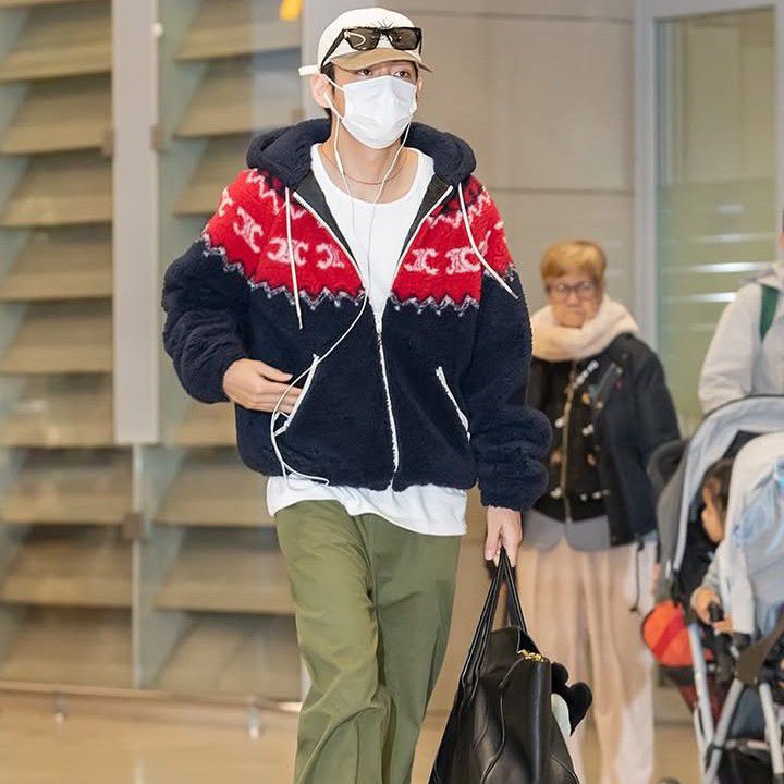 V (防彈少年團)的最新活動照片