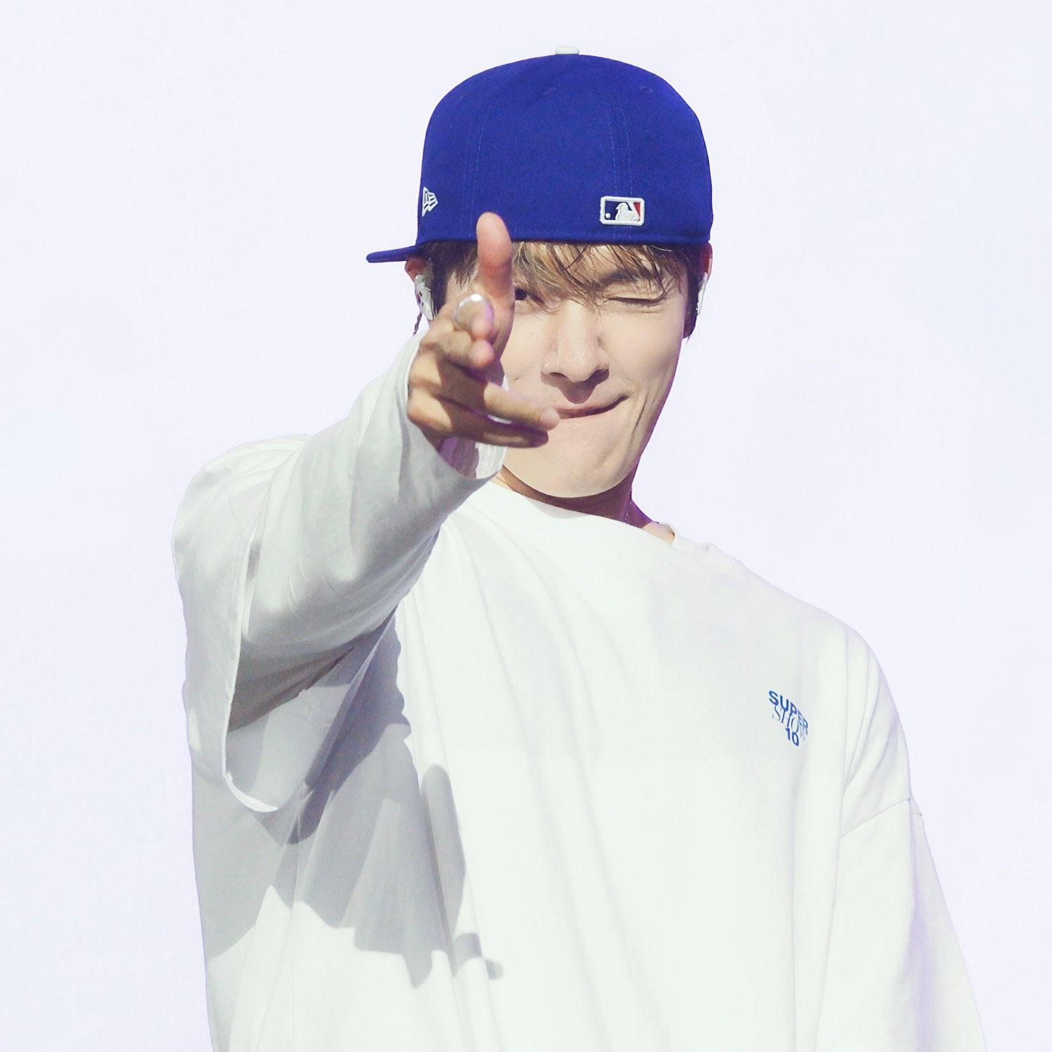 Behind-the-scenes cut of Donghae (Super Junior)