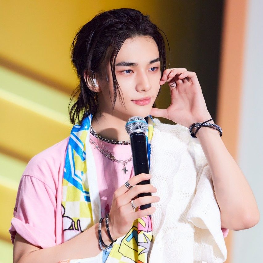 Latest photo of Hyunjin (Stray Kids)