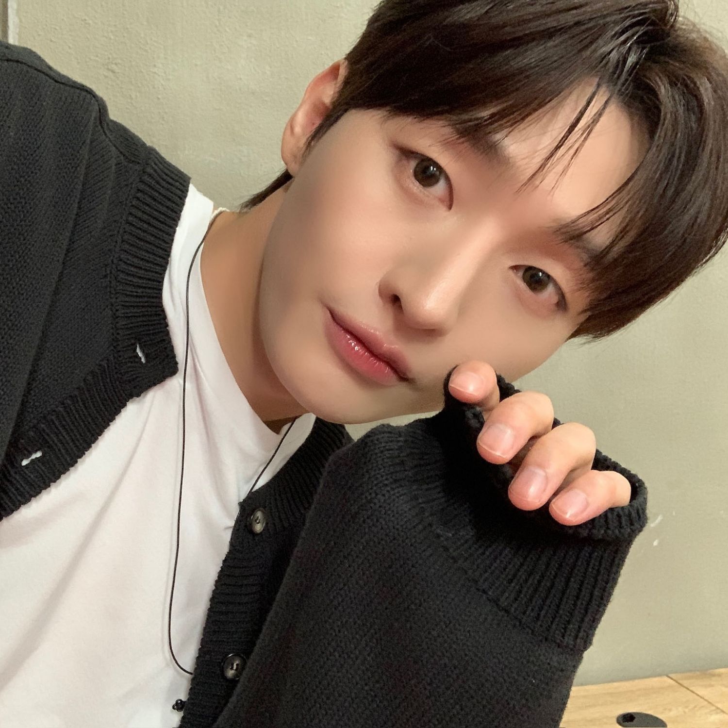 윤지성 최근 활동샷