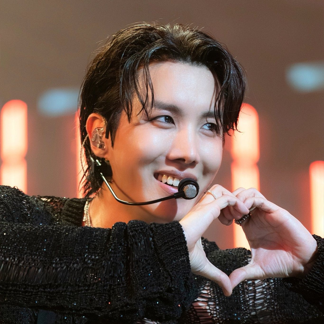 제이홉 (방탄소년단)의 최신 사진