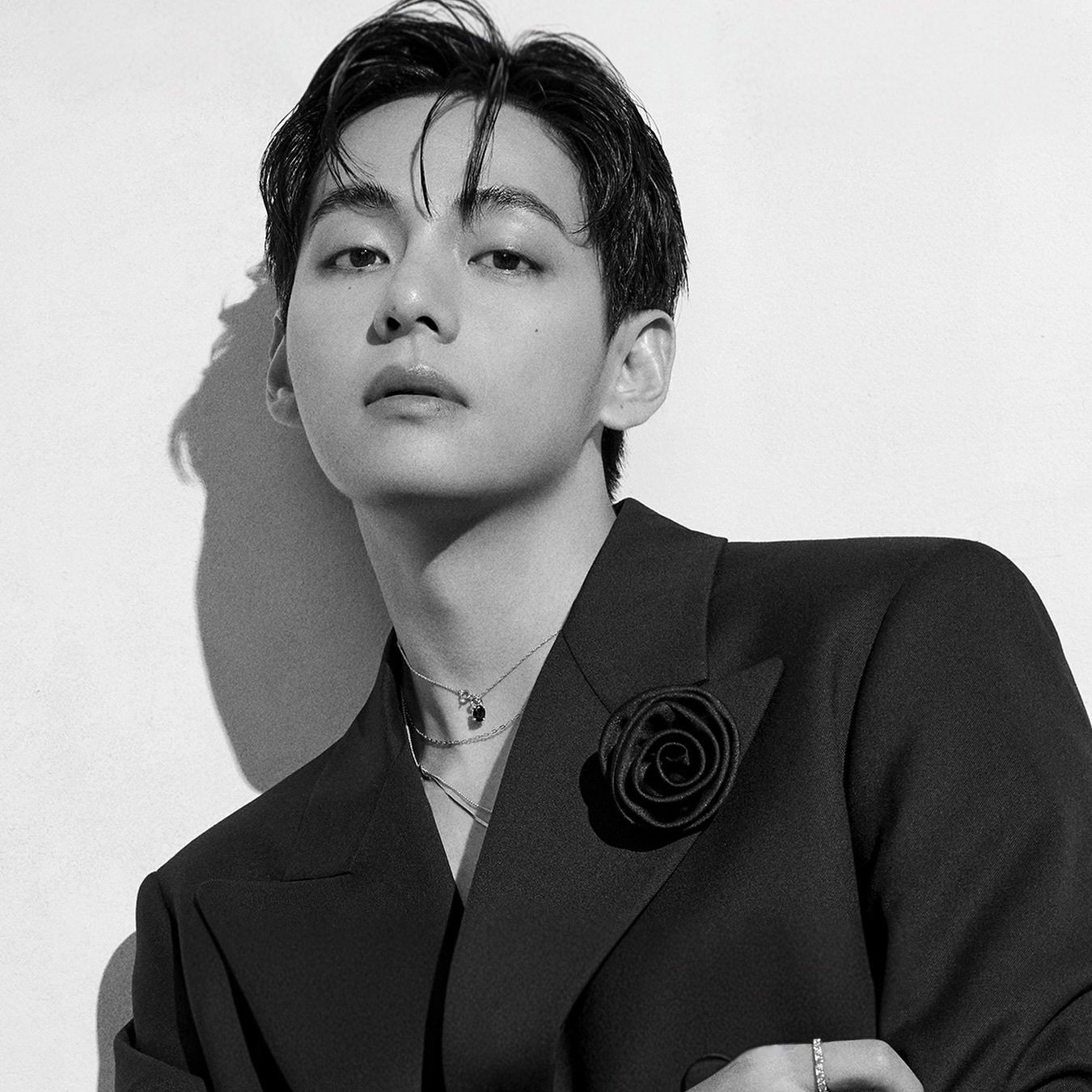 Foto aktivitas terbaru V (BTS)