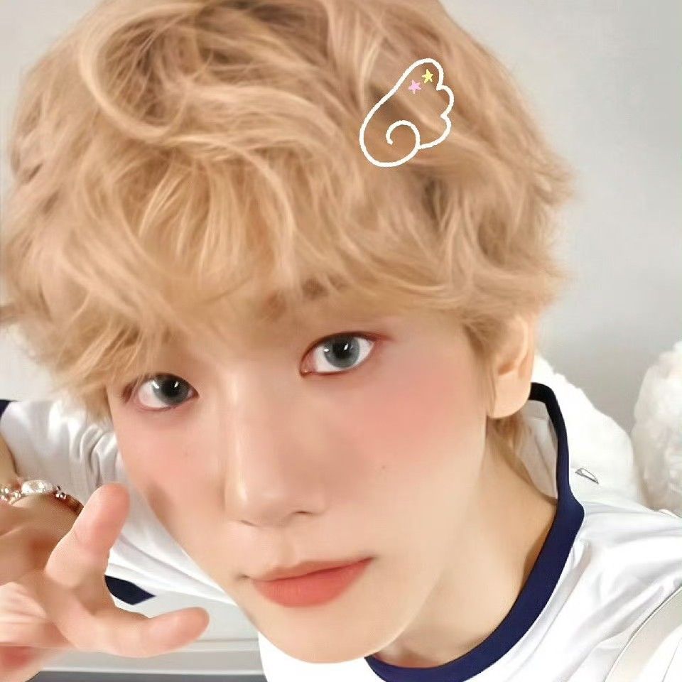 Behind-the-scenes cut of Baekhyun (EXO)