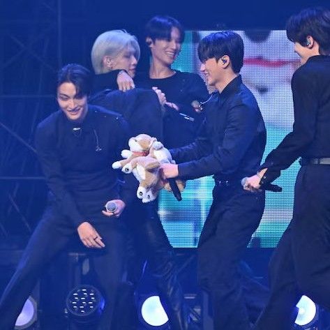 Behind-the-scenes cut of ATEEZ
