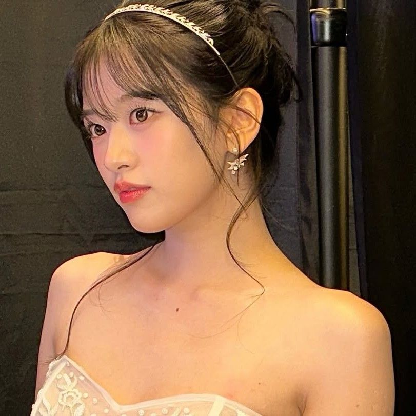 Recent activity shot of An Yujin (IVE)