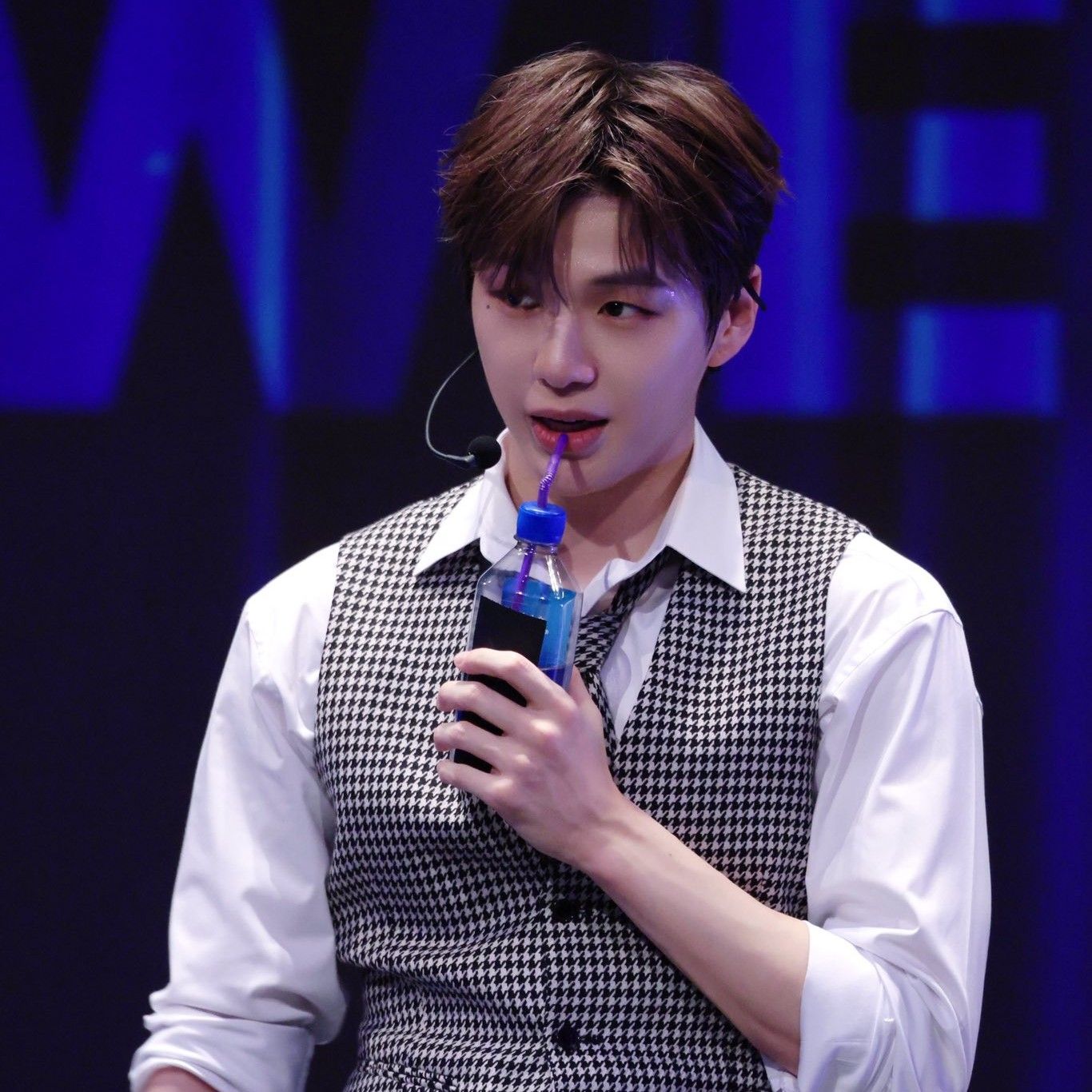 Behind-the-scenes cut of Kang Daniel