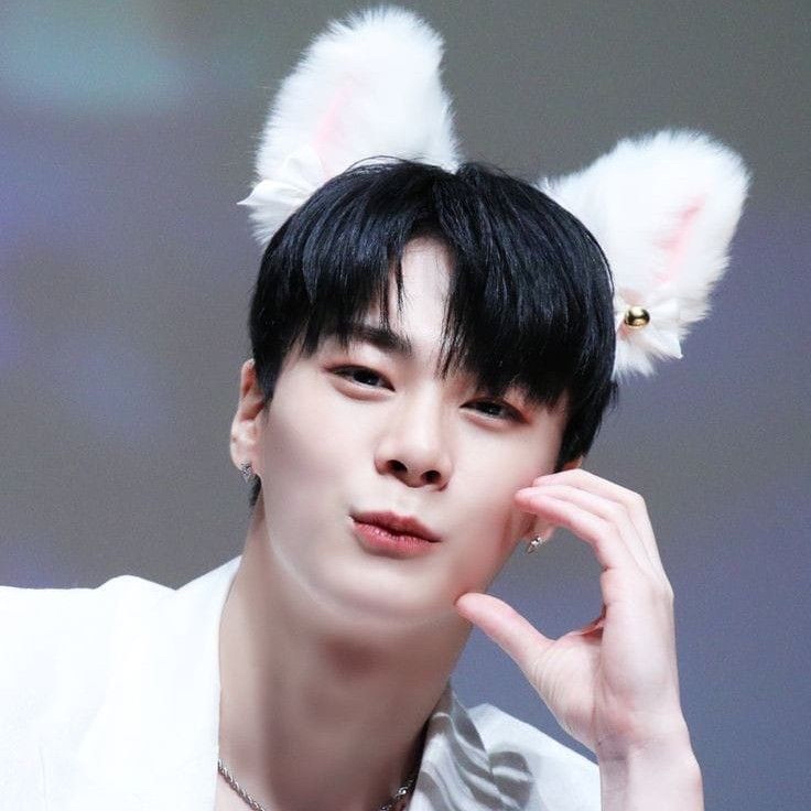 Behind-the-scenes cut of Moonbin (ASTRO)