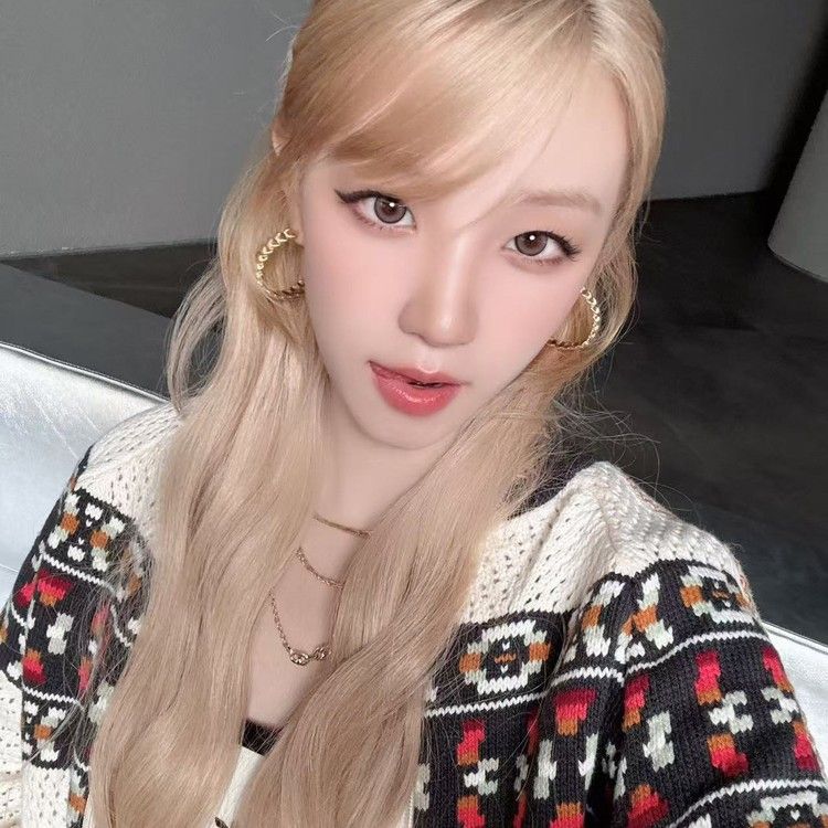 Latest photo of Yuqi (i-dle)