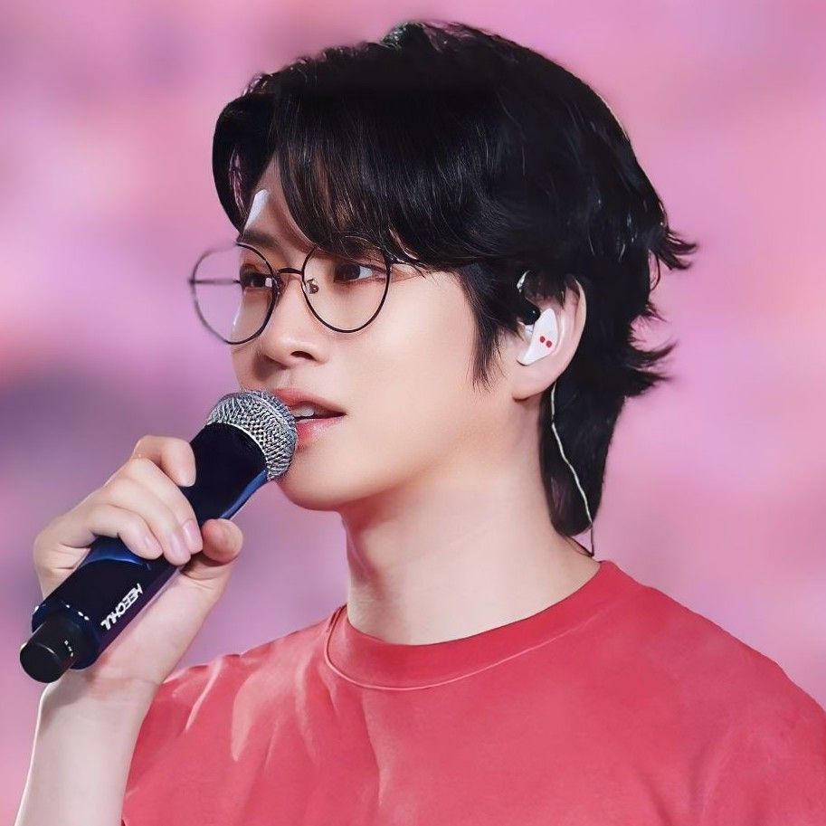 A moment captured by Heechul (Super Junior)'s fan