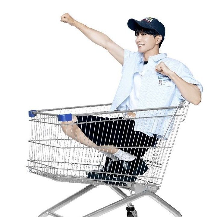 Behind-the-scenes cut of Leeteuk (Super Junior)