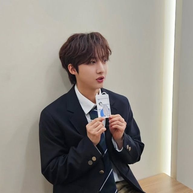 Latest photo of Hui (PENTAGON)