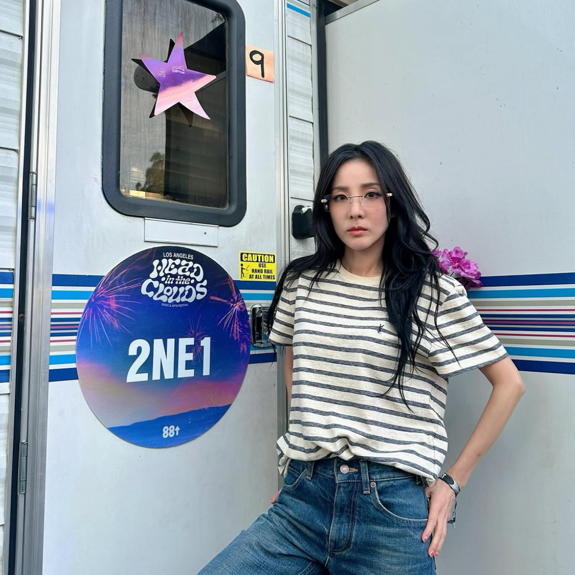 Behind-the-scenes cut of Sandara Park (2NE1)