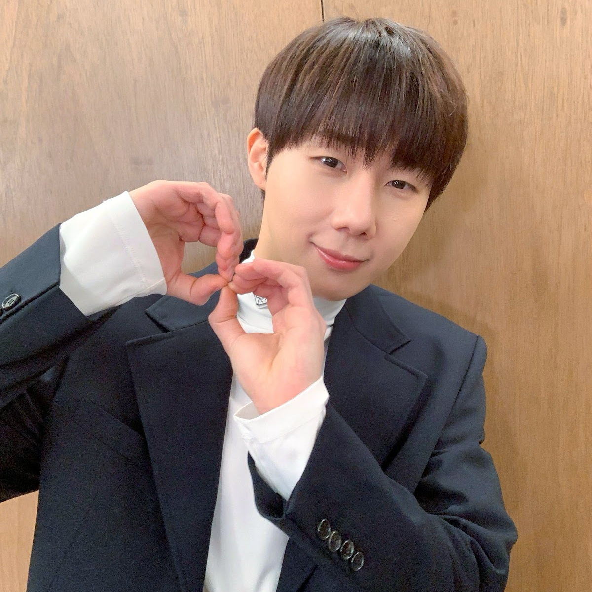 Behind-the-scenes cut of Sungkyu (INFINITE)