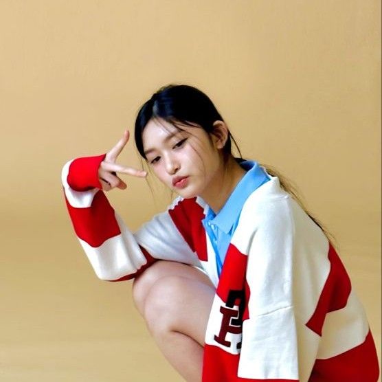 Recent activity shot of Leeseo (IVE)