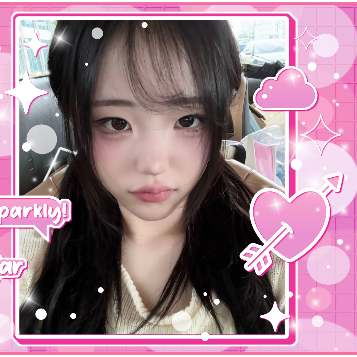 Recent activity shot of Hina (QWER)