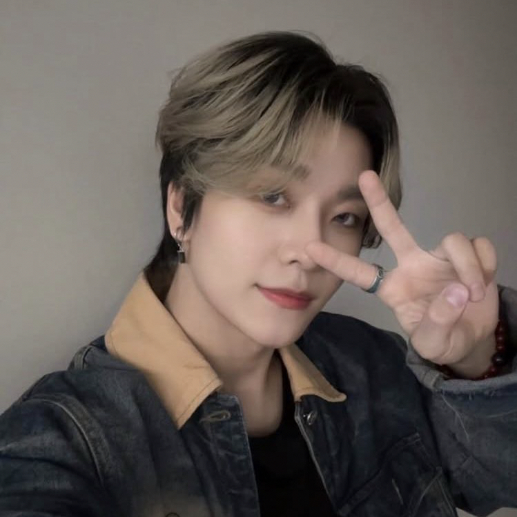 A moment captured by He Xinlong (ALPHA DRIVE ONE)'s fan