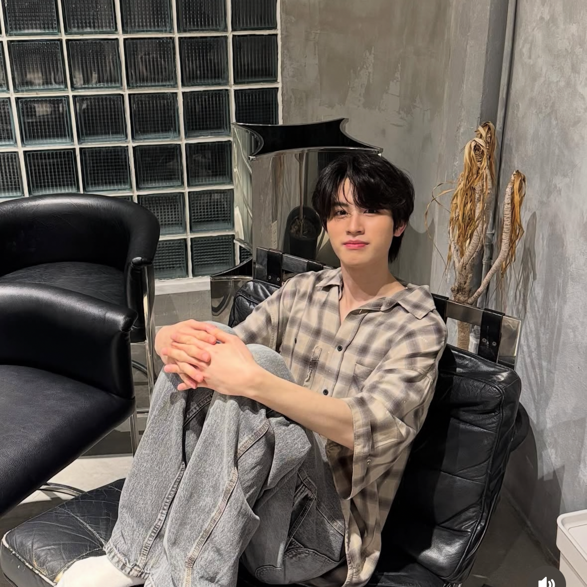 Behind-the-scenes cut of Aa (BUS)
