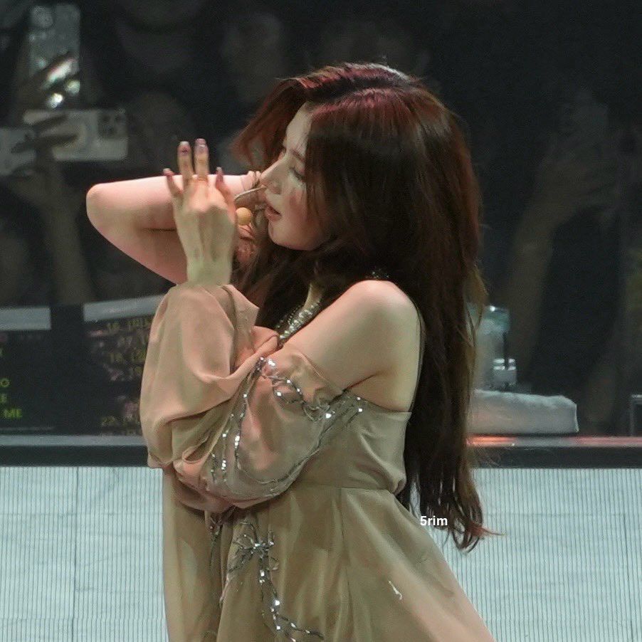 Sana (TWICE)的最新活動照片