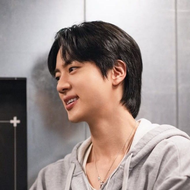 ジン (BTS)の最近の活動写真