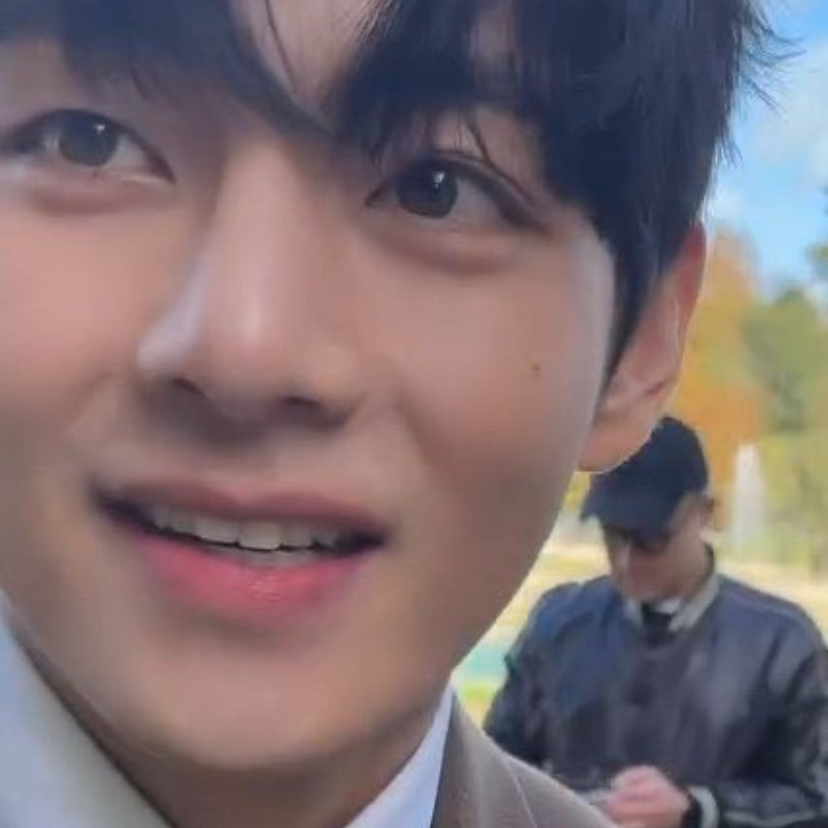 뷔 (방탄소년단) 최근 활동샷