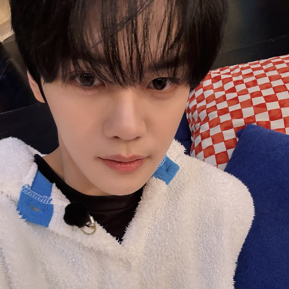 Recent activity shot of Kim Gyuvin (ZEROBASEONE)