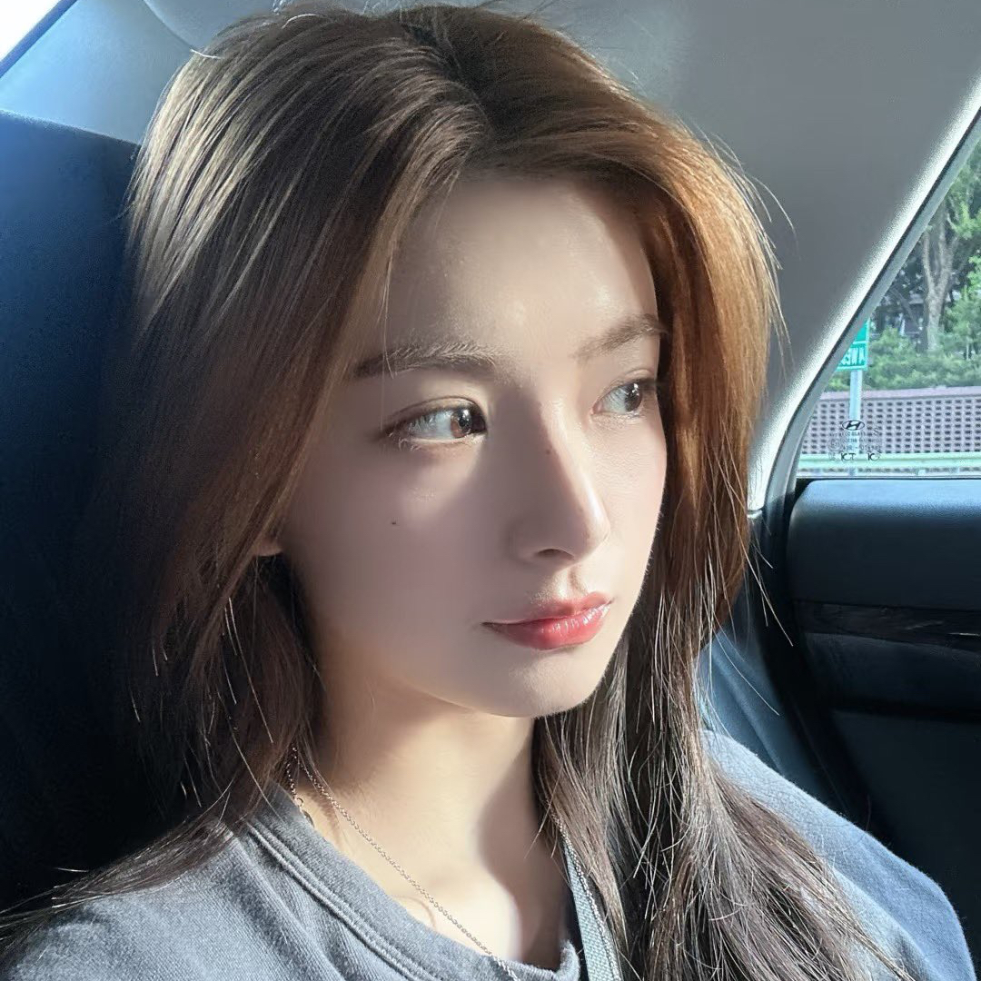 Latest photo of Yiren (EVERGLOW)