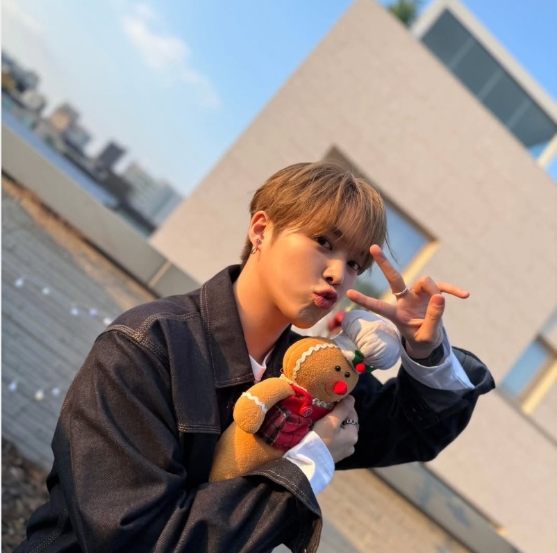 Behind-the-scenes cut of Yeonho (VERIVERY)