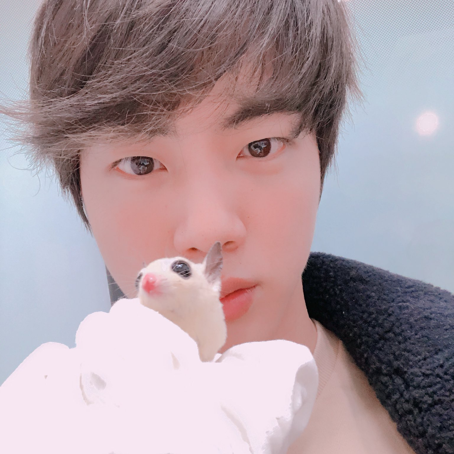 Foto aktivitas terbaru Jin (BTS)