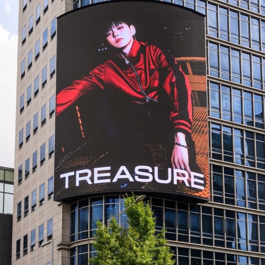 Latest photo of TREASURE