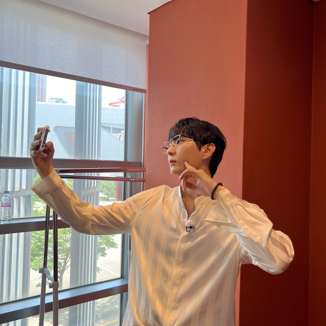 Latest photo of LEO (VIXX)