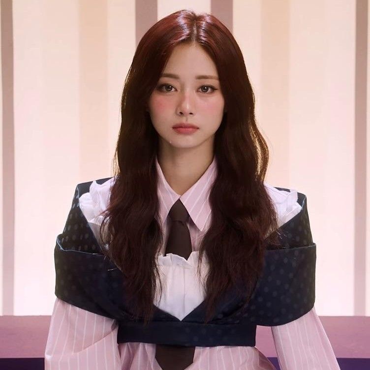Behind-the-scenes cut of Tzuyu (TWICE)